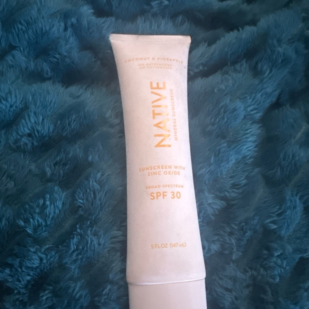 Native Mineral Body Sunscreen Coconut & Pineapple SPF 30 Size 5 Fl Oz. 95% T10